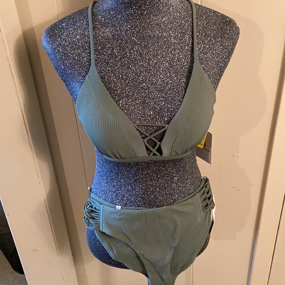 NWT - BODY GLOVE bikini - Picture 1 of 8